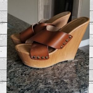 Mossimo tan platform wedge